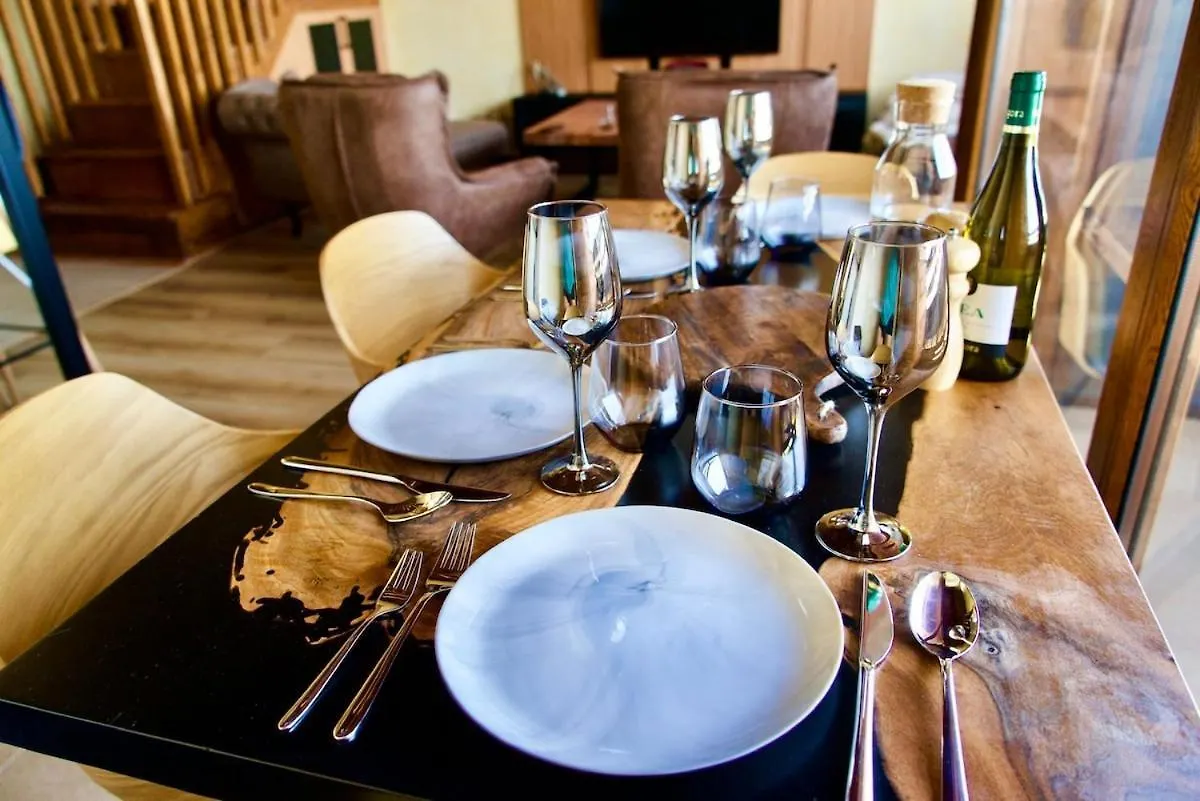 Host2U Penthouse 2-Bedrooms The Best View - Free Parking 班斯科 公寓
