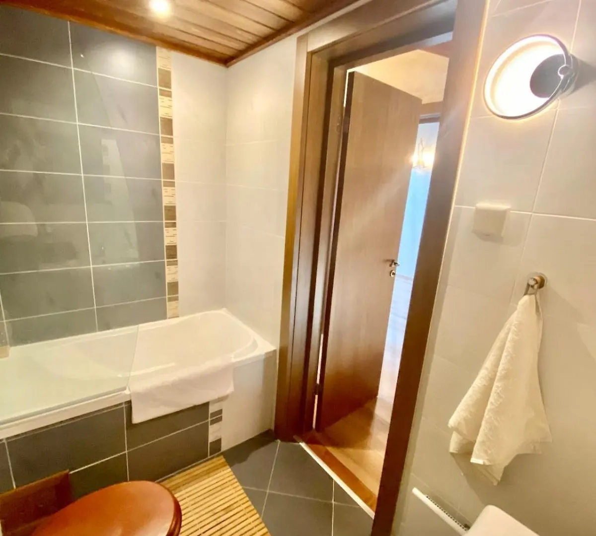 公寓 Host2U Penthouse 2-Bedrooms The Best View - Free Parking 班斯科 保加利亚